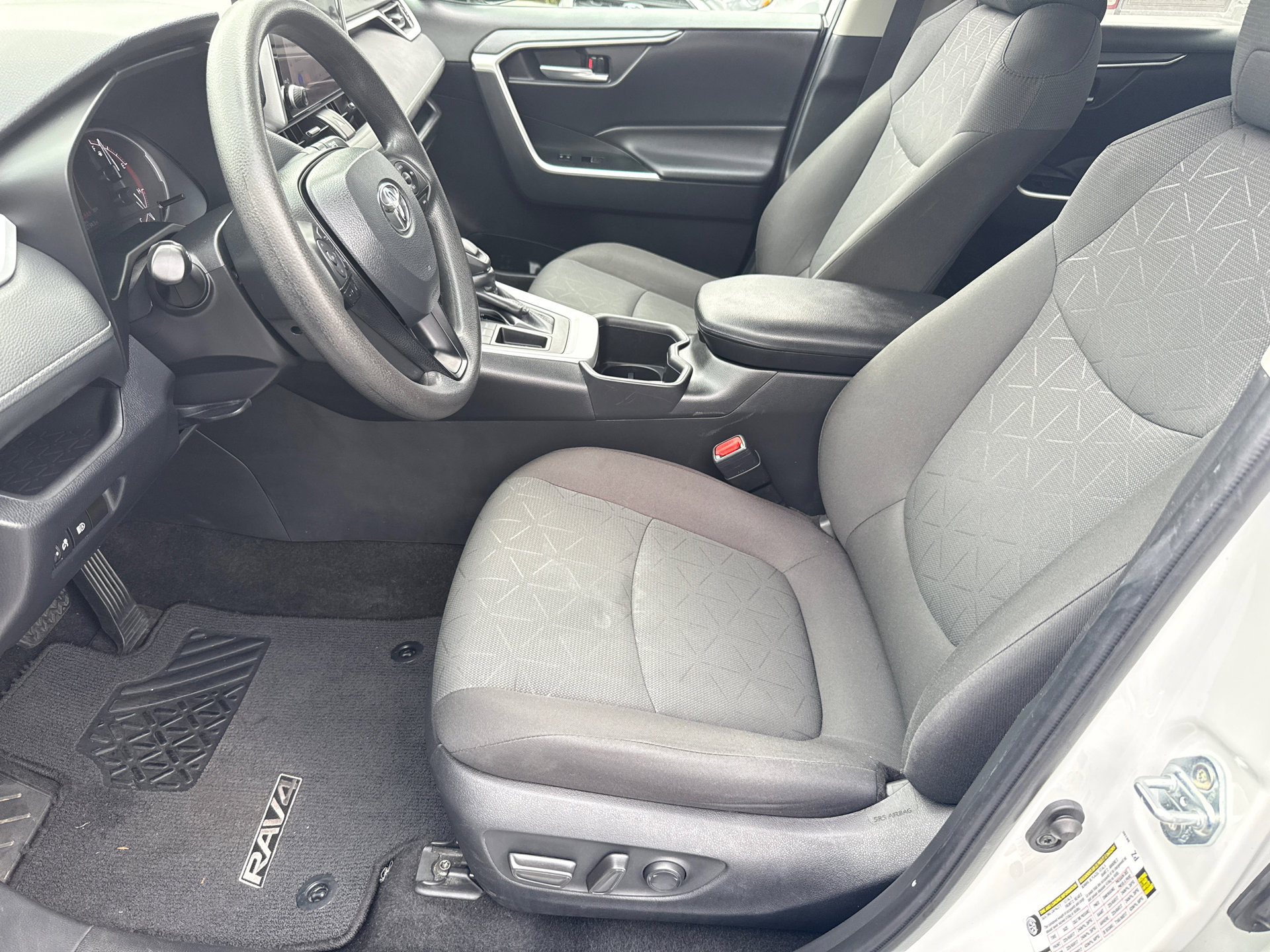 Certified 2024 Toyota RAV4 XLE FWD image 26