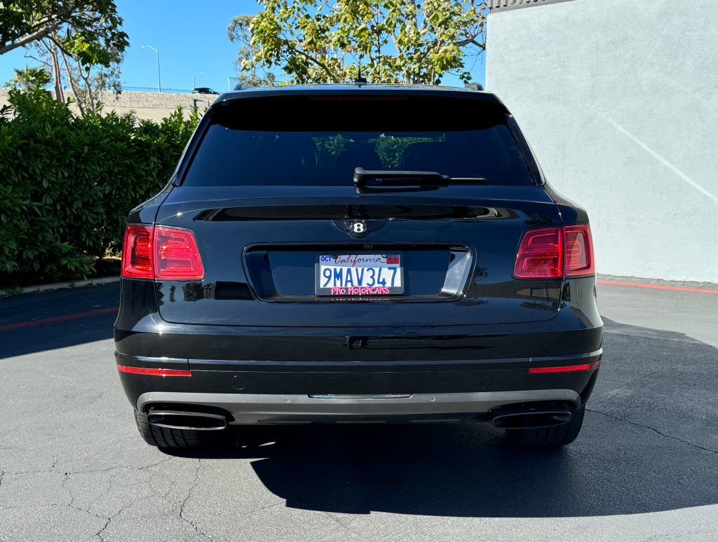 Used 2017 Bentley Bentayga image 11
