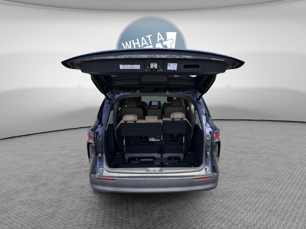 Used 2023 Toyota Sienna XLE w/ XLE Plus Package FWD image 22