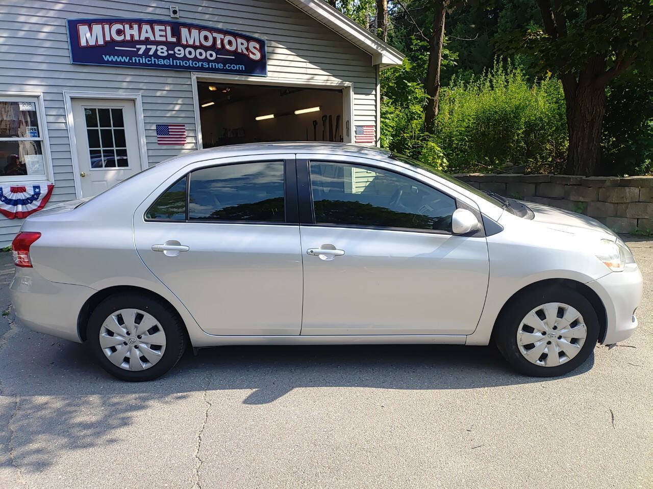 Used 2012 Toyota Yaris Sedan FWD image 7