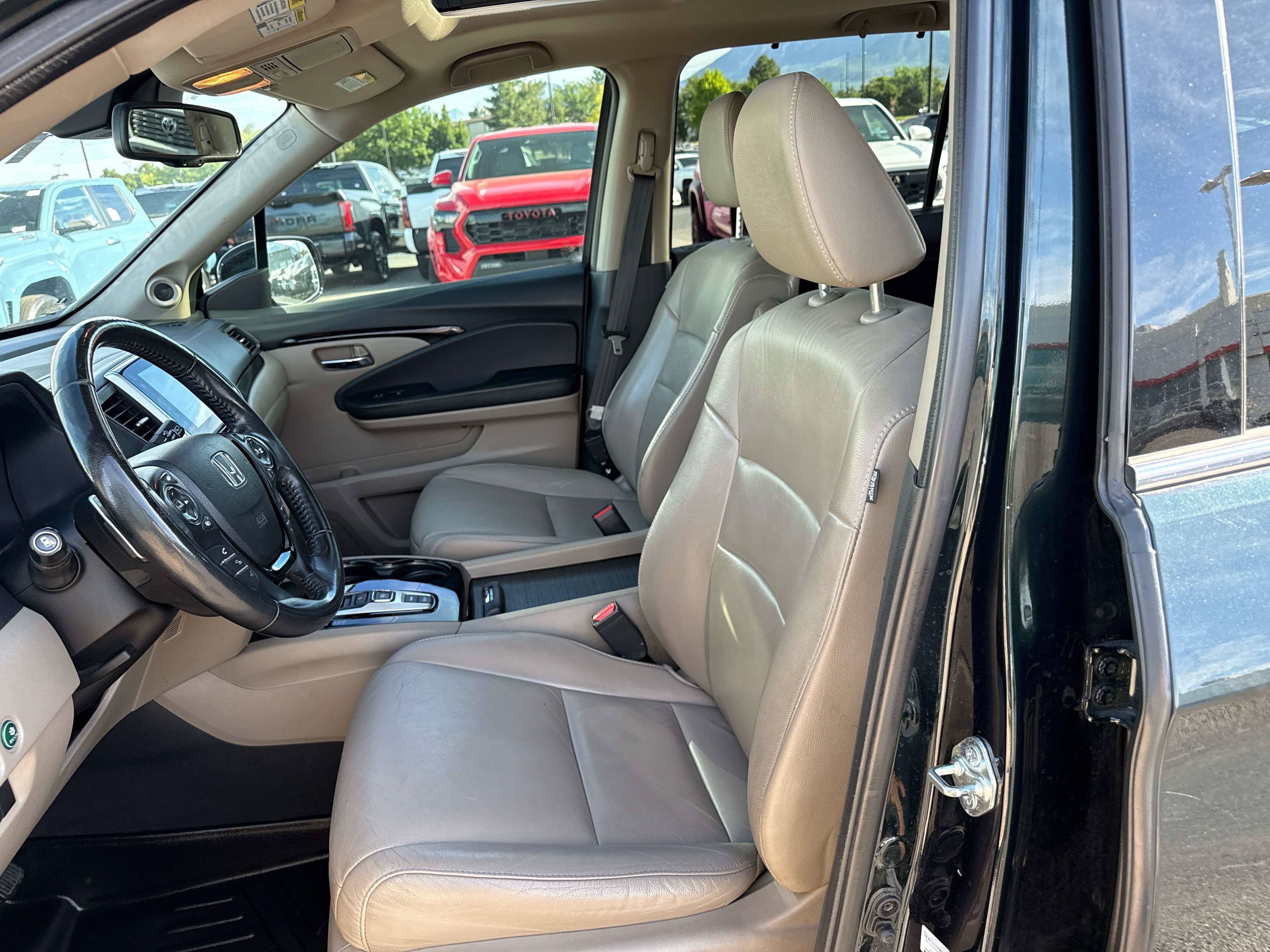 Used 2016 Honda Pilot Touring image 11