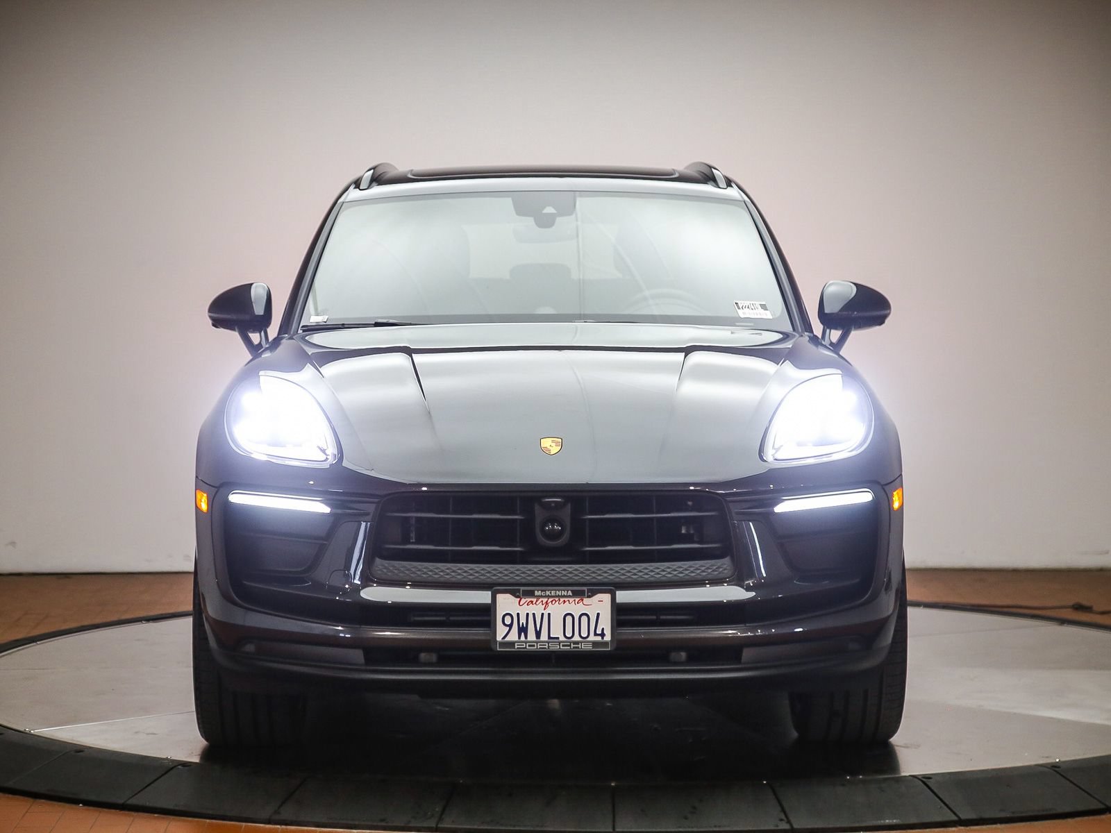 Certified 2026 Porsche Macan AWD/4WD image 10
