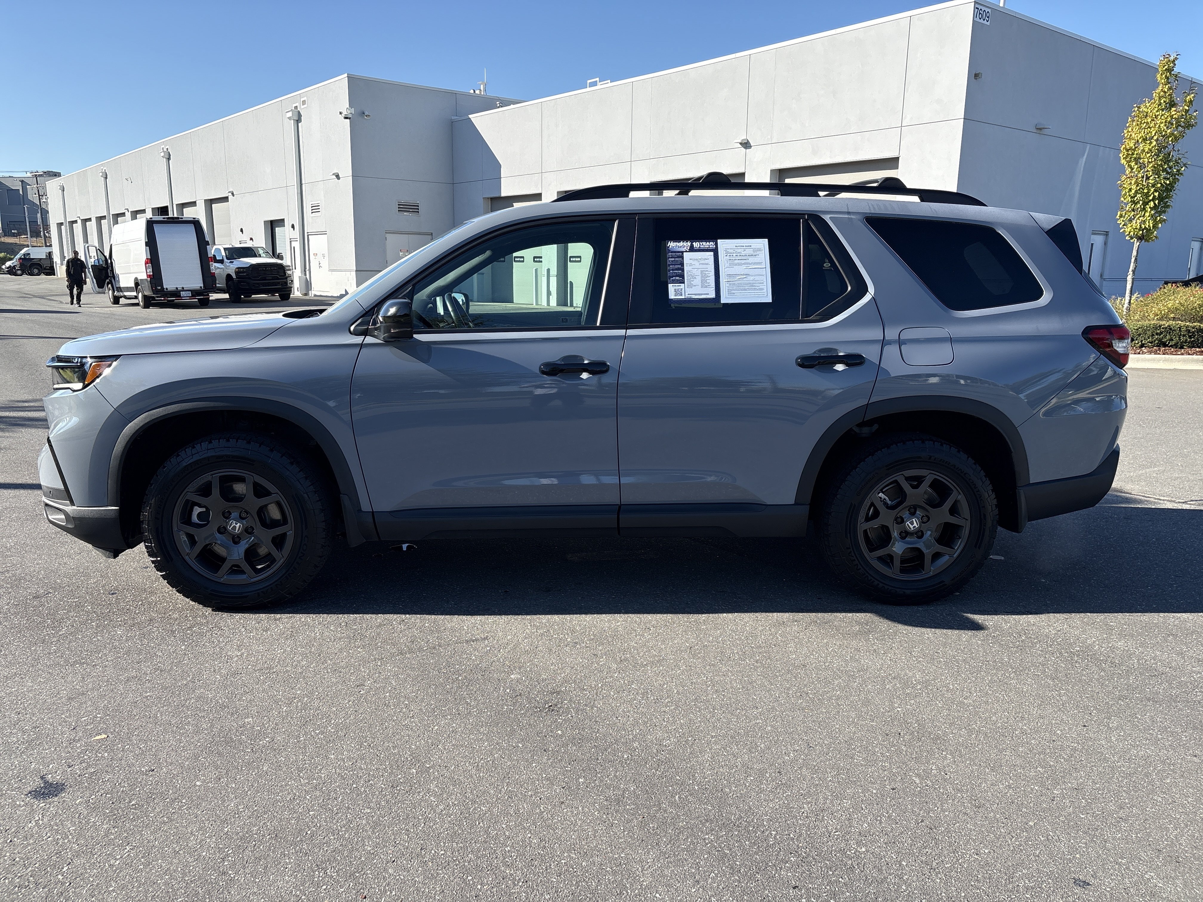 Used 2025 Honda Pilot TrailSport image 6