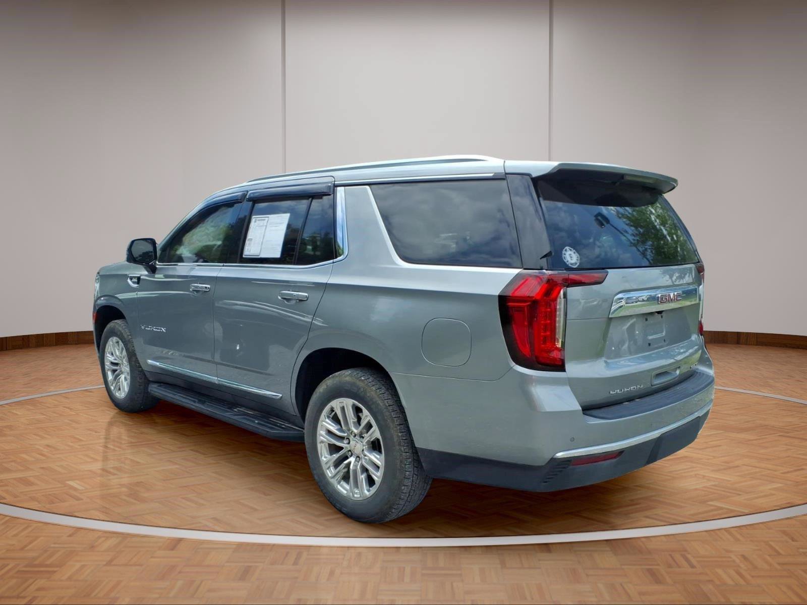 Used 2024 GMC Yukon SLT w/ SLT Luxury Package AWD/4WD image 5