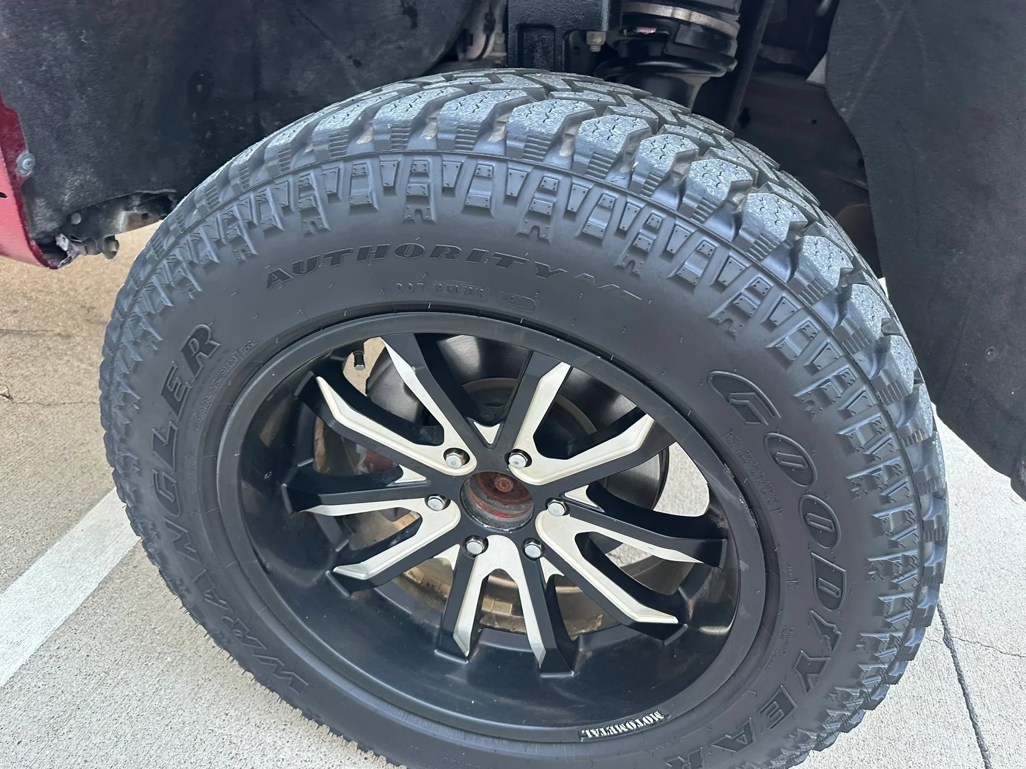Used 2019 Chevrolet Silverado 1500 RST AWD/4WD image 6