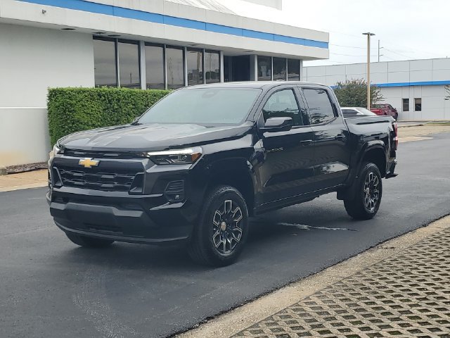 Used 2024 Chevrolet Colorado LT w/ LT Convenience Package III RWD image 3