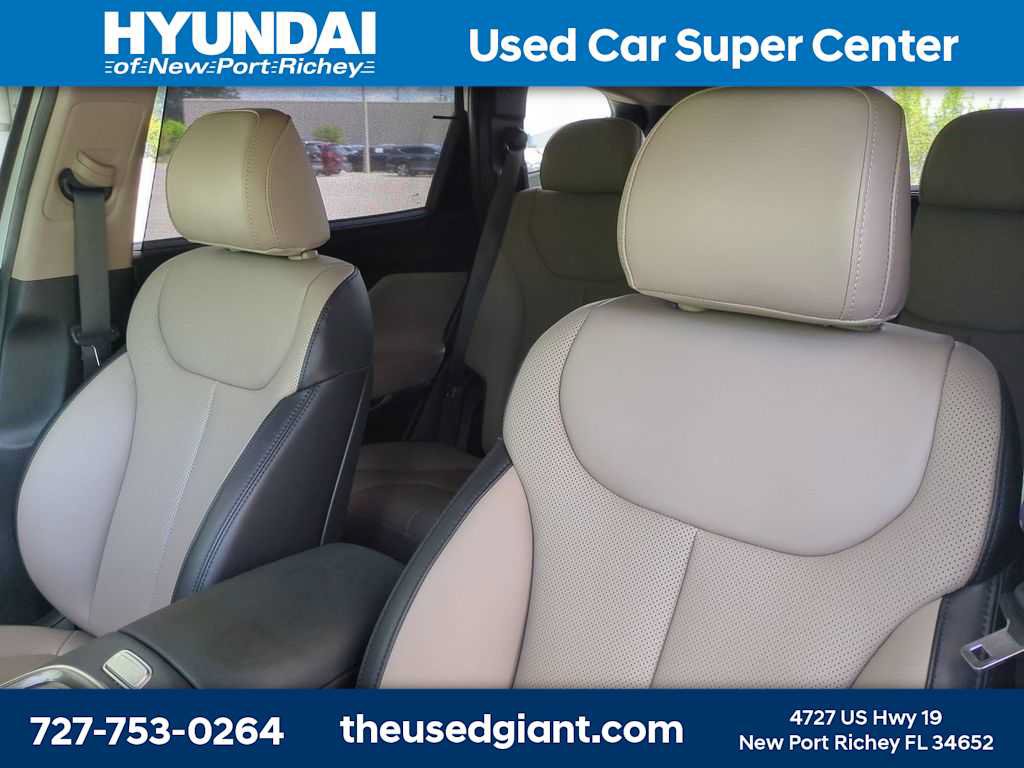 Used 2023 Hyundai Santa Fe SEL w/ Premium Package AWD/4WD image 7