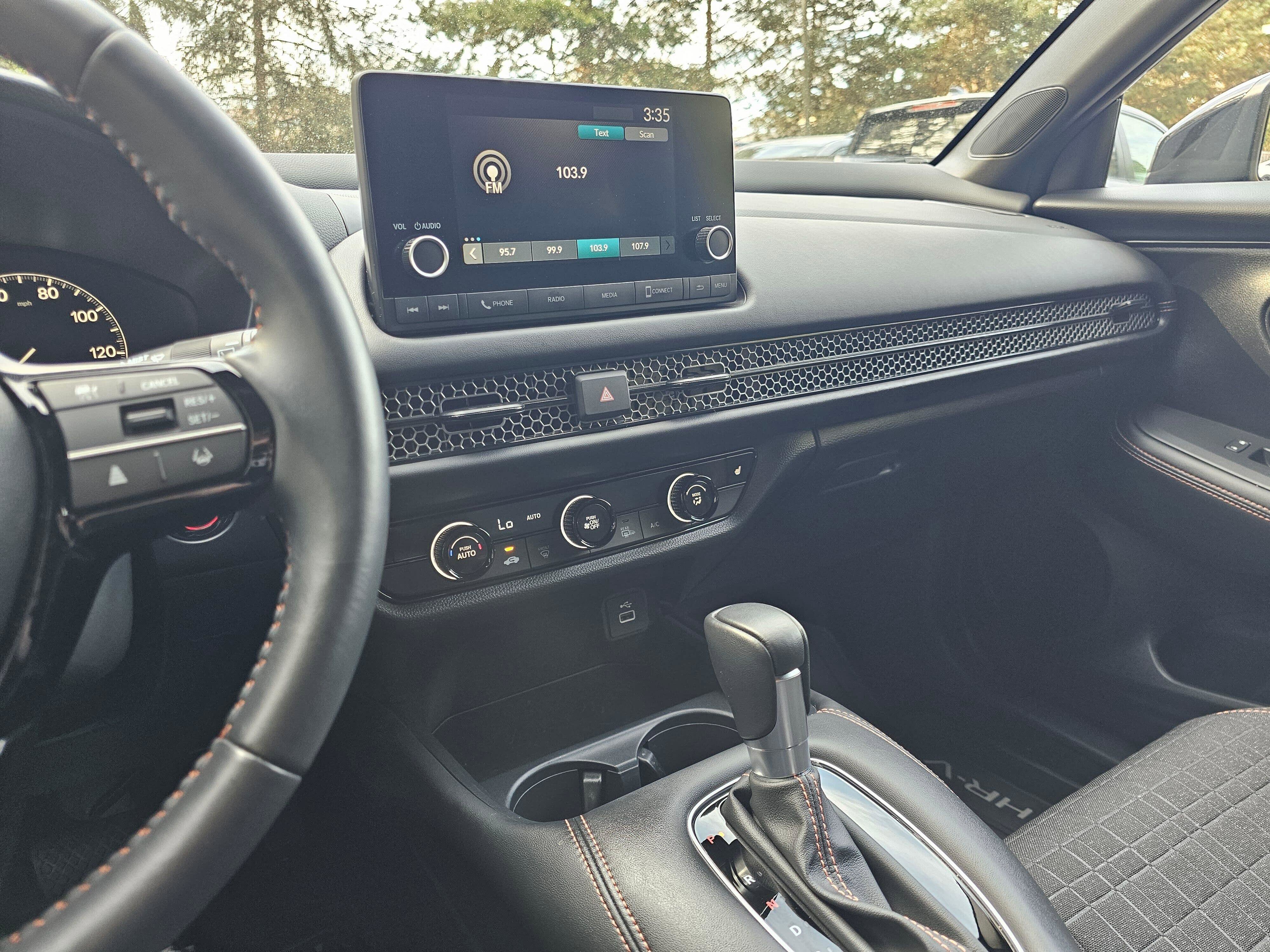 Certified 2025 Honda HR-V Sport image 28