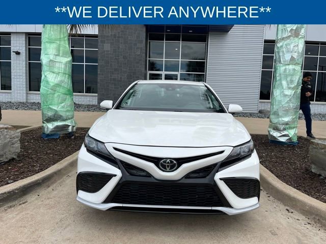 Used 2016 Toyota Camry XLE image 2