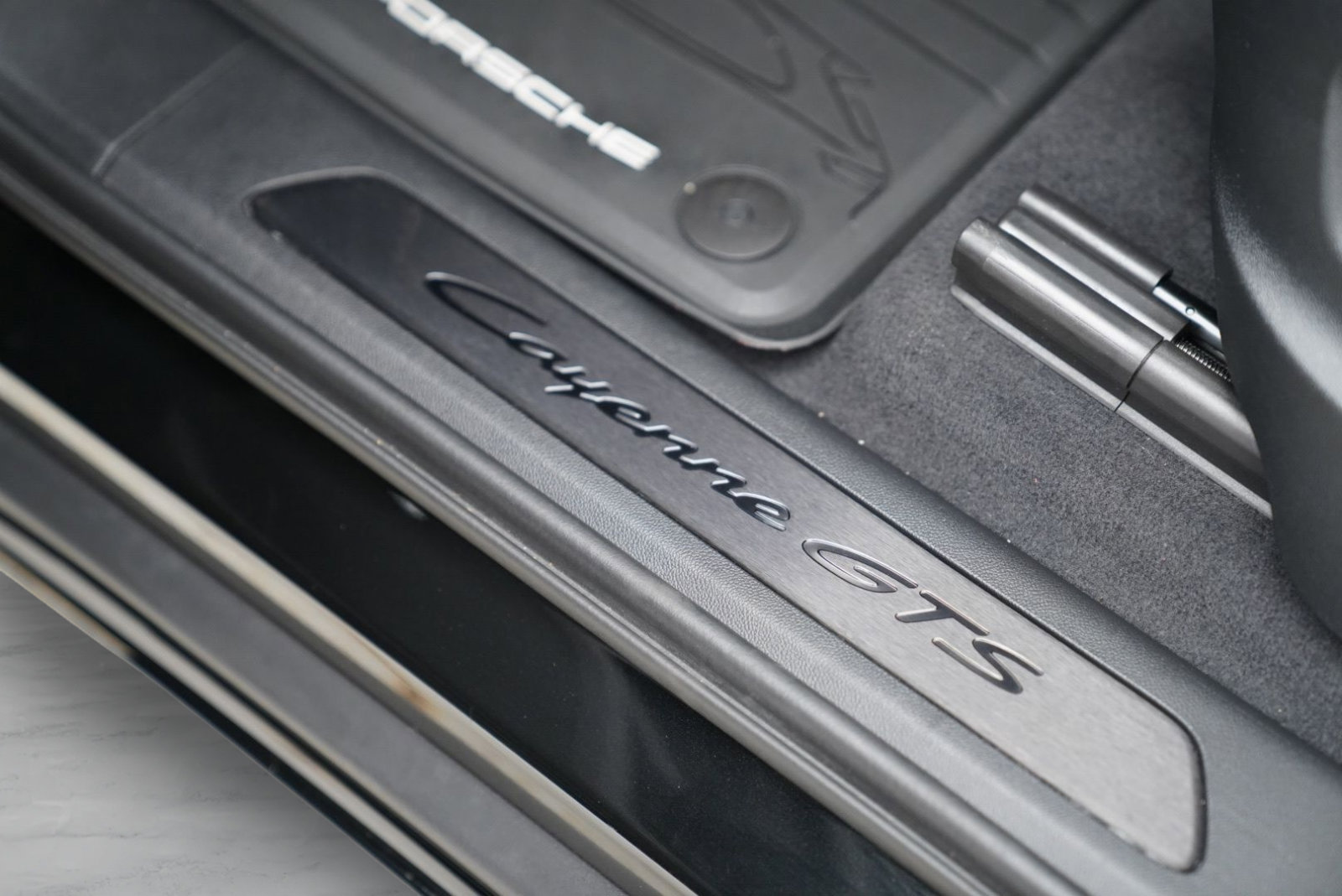 Used 2025 Porsche Cayenne GTS AWD/4WD image 17