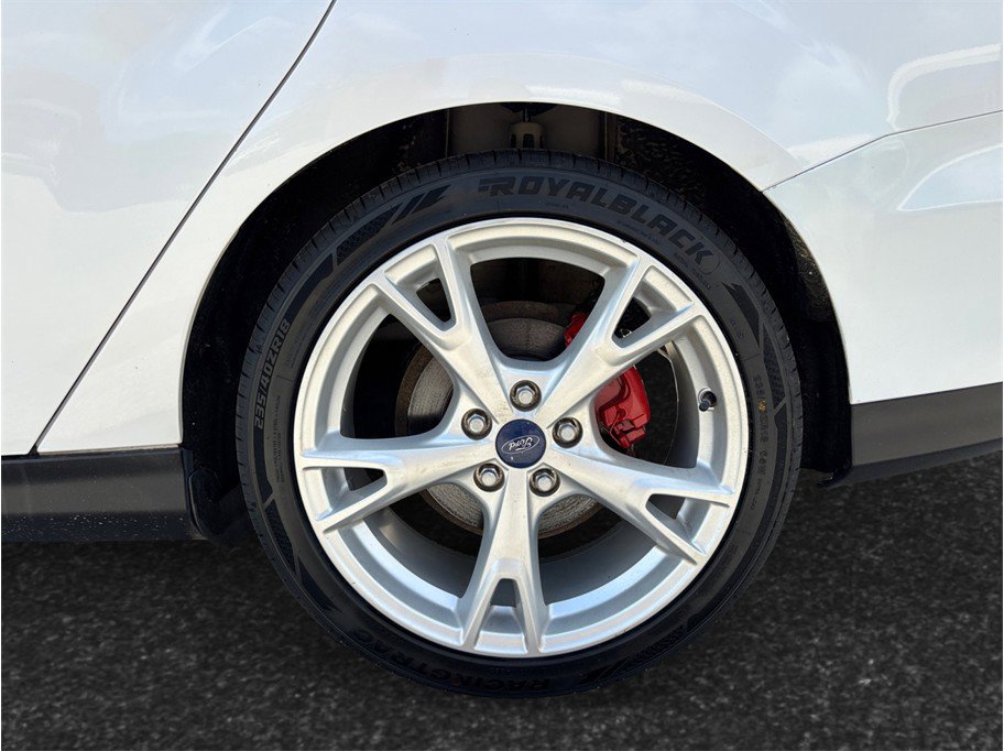 Used 2015 Ford Focus Titanium FWD image 13