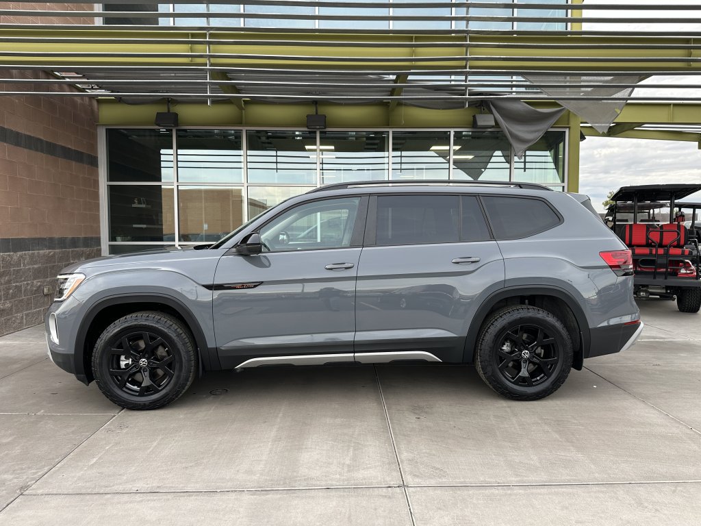 Used 2024 Volkswagen Atlas Peak Edition SE AWD/4WD image 8