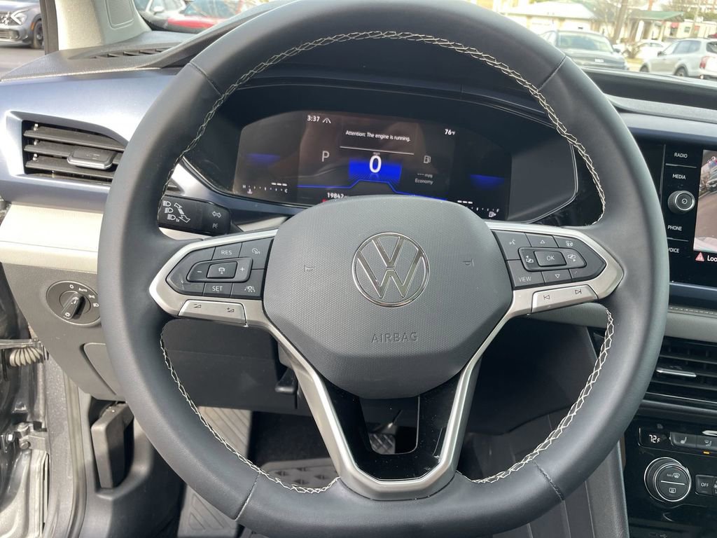 Certified 2024 Volkswagen Taos SE image 17