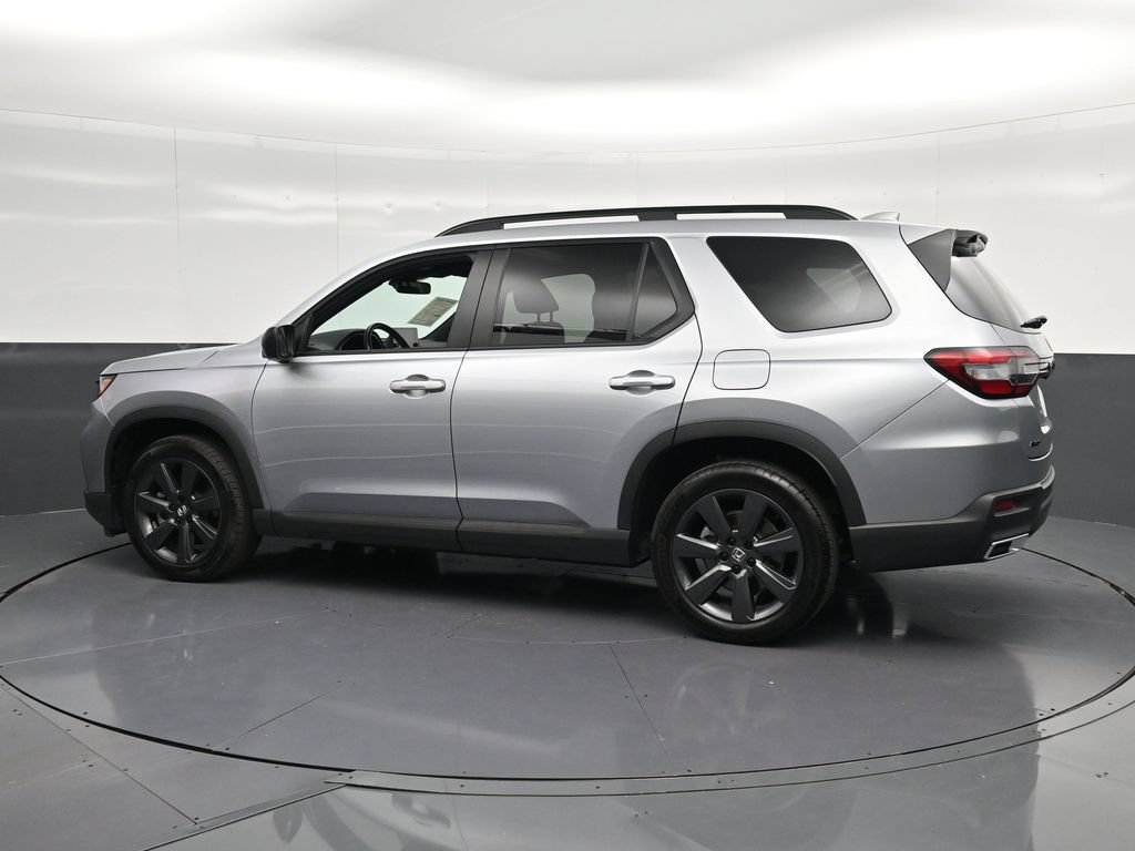 Used 2025 Honda Pilot Sport image 8