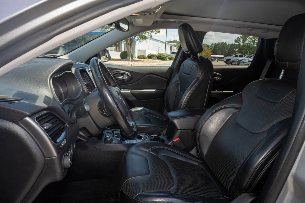 Used 2019 Jeep Cherokee Limited AWD/4WD image 11