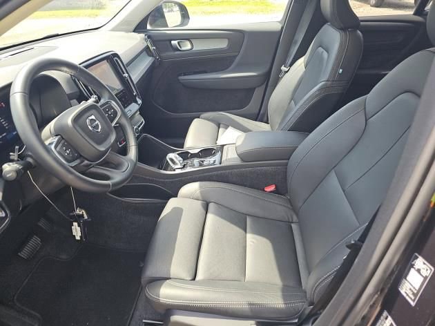 Certified 2026 Volvo XC40 B5 Plus AWD/4WD image 5