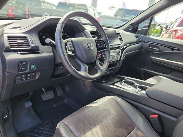Used 2025 Honda Ridgeline Black Edition image 11