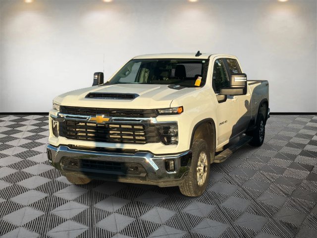 Used 2025 Chevrolet Silverado 2500 LT w/ Convenience Package AWD/4WD image 2