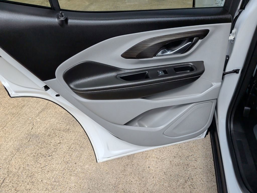 Used 2024 GMC Terrain SLE image 32