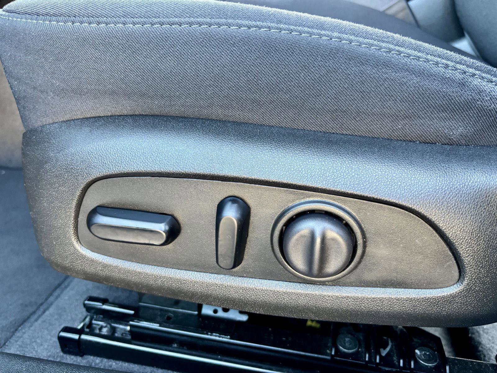 Used 2023 Chevrolet Malibu LT image 37