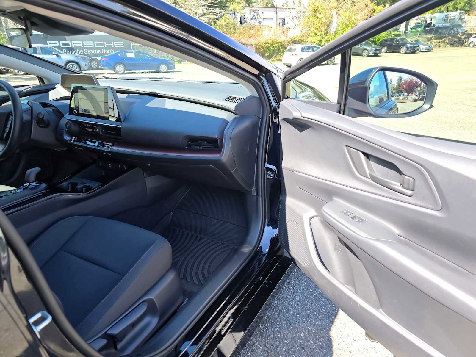 Used 2026 Toyota Prius Plug-In Hybrid FWD image 10