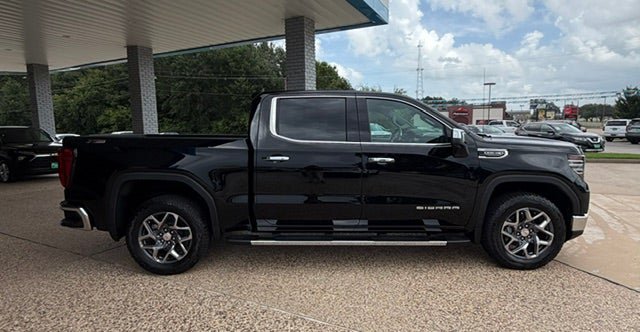 New 2026 GMC Sierra 1500 SLT w/ SLT Premium Package AWD/4WD image 2