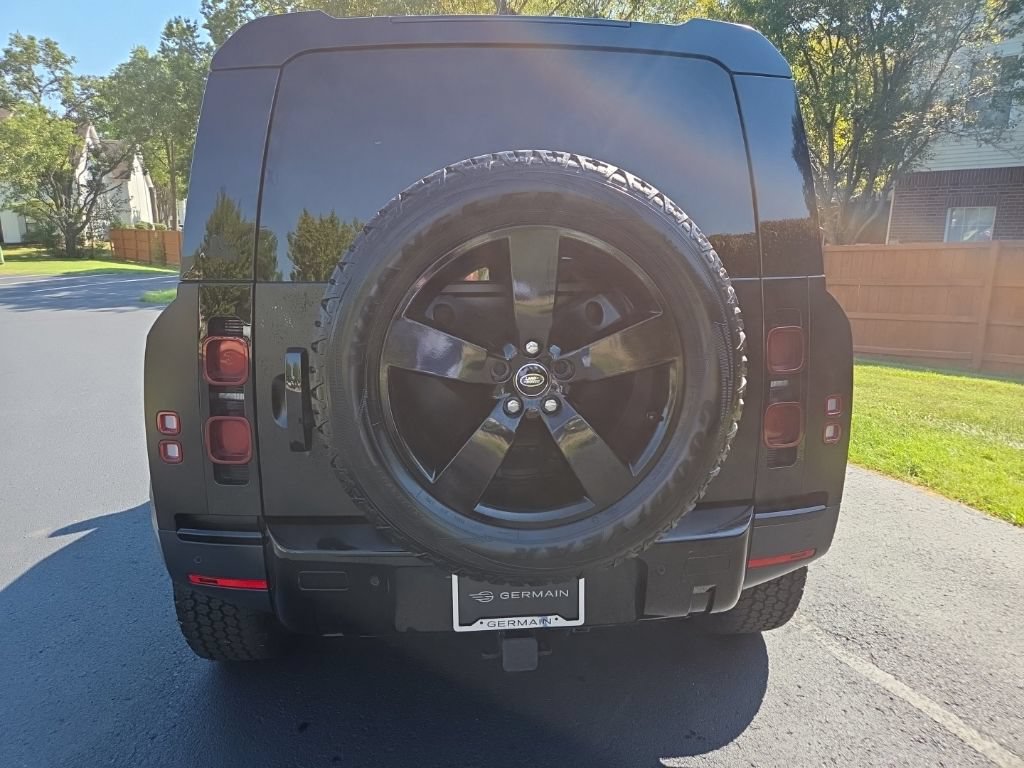 Certified 2023 Land Rover Defender 110 75th Limited Edition AWD/4WD image 4