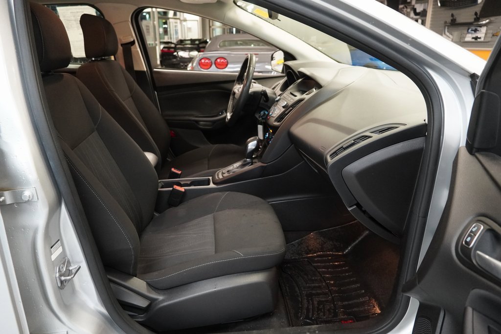 Used 2017 Ford Focus SE w/ SE Winter Package image 31