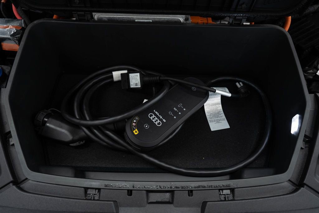 Used 2021 Audi e-tron Premium Plus w/ Premium Plus Package image 46