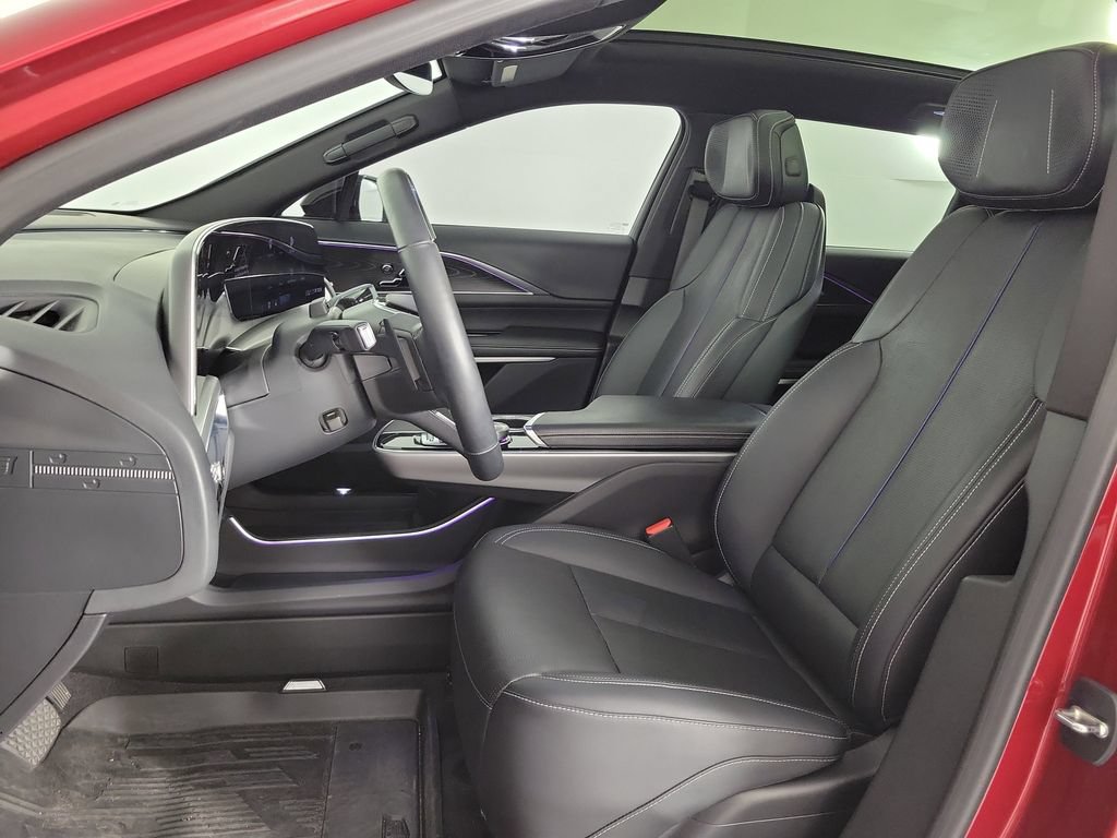 Used 2024 Cadillac Lyriq Luxury RWD image 16