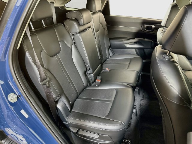 Used 2025 Kia Sorento S w/ Panoramic Sunroof Package AWD/4WD image 13