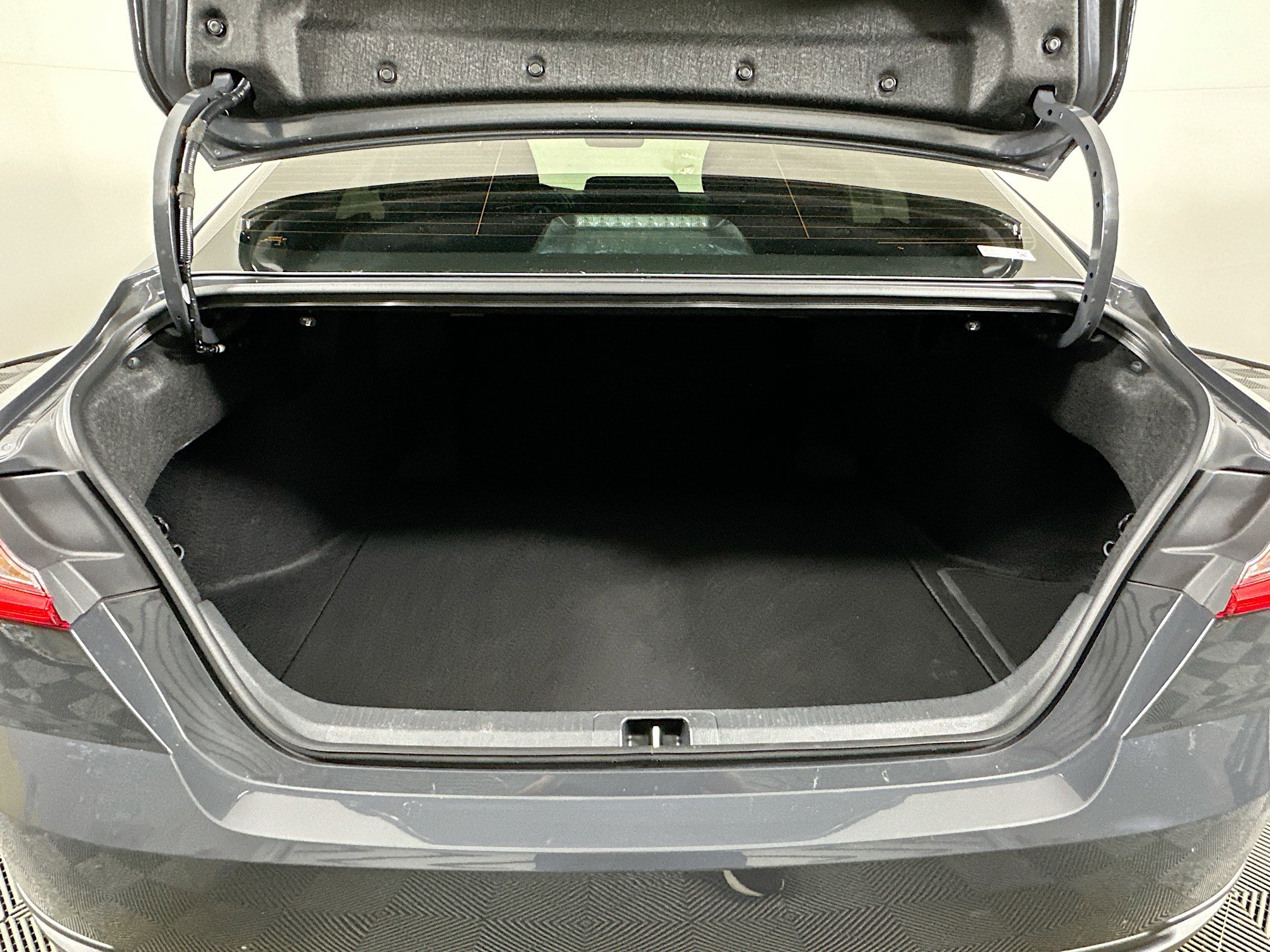 Used 2025 Toyota Camry LE w/ Convenience Package image 28