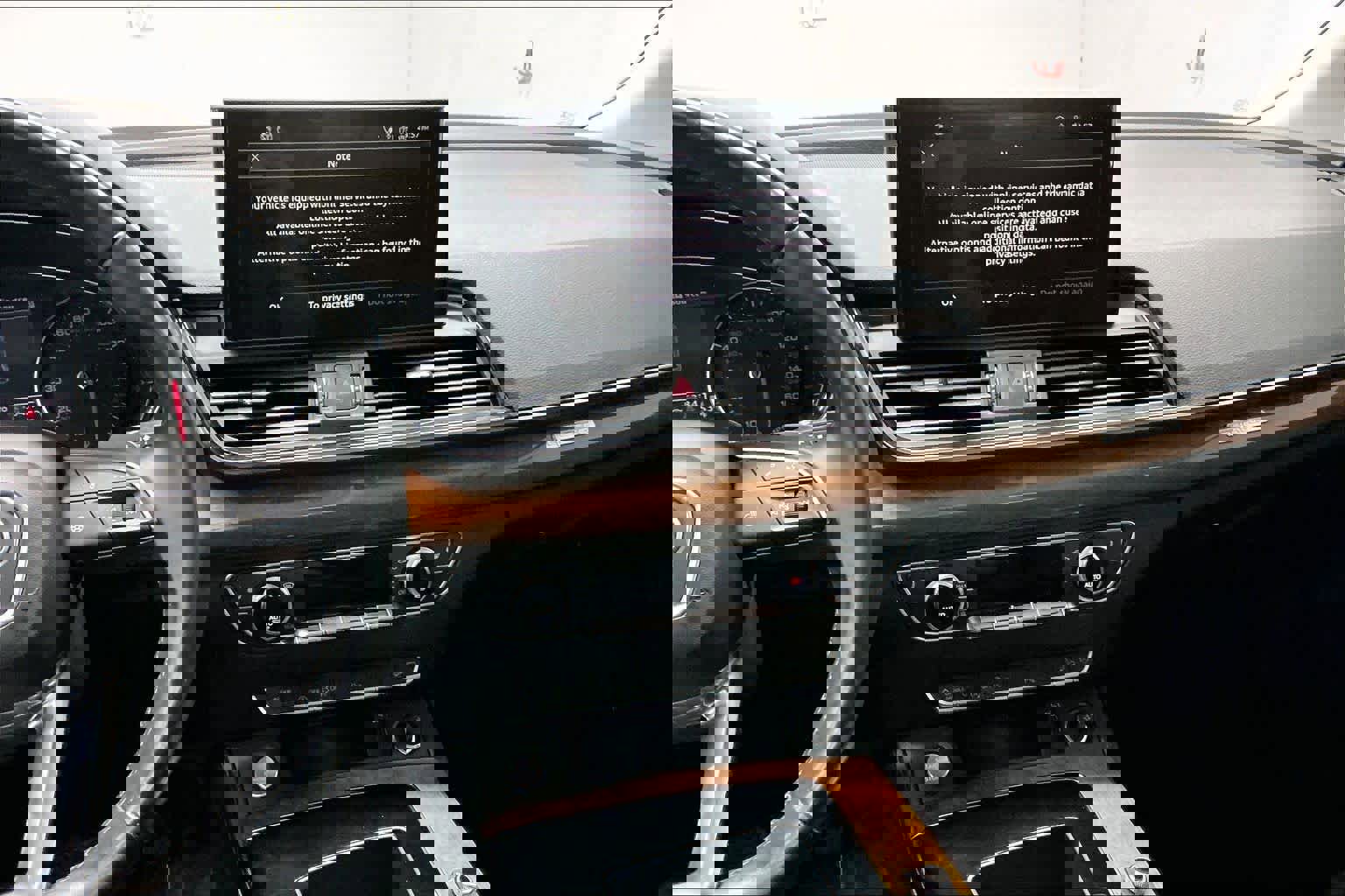 Used 2023 Audi Q5 2.0T Premium w/ Convenience Package image 9