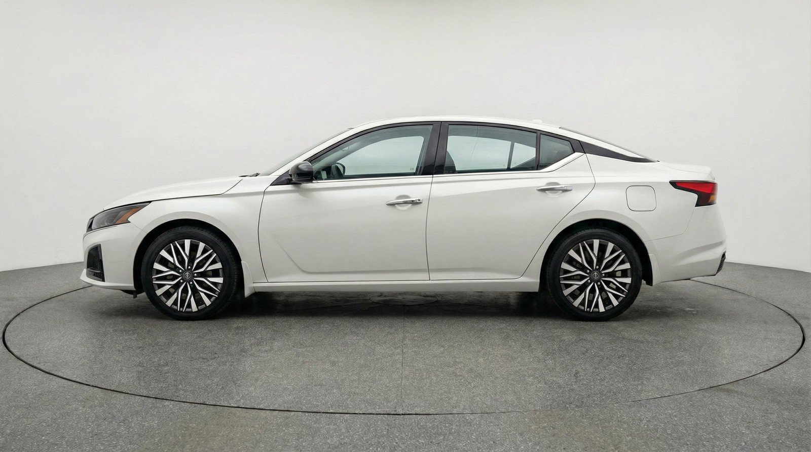 Used 2025 Nissan Altima 2.5 SV image 5