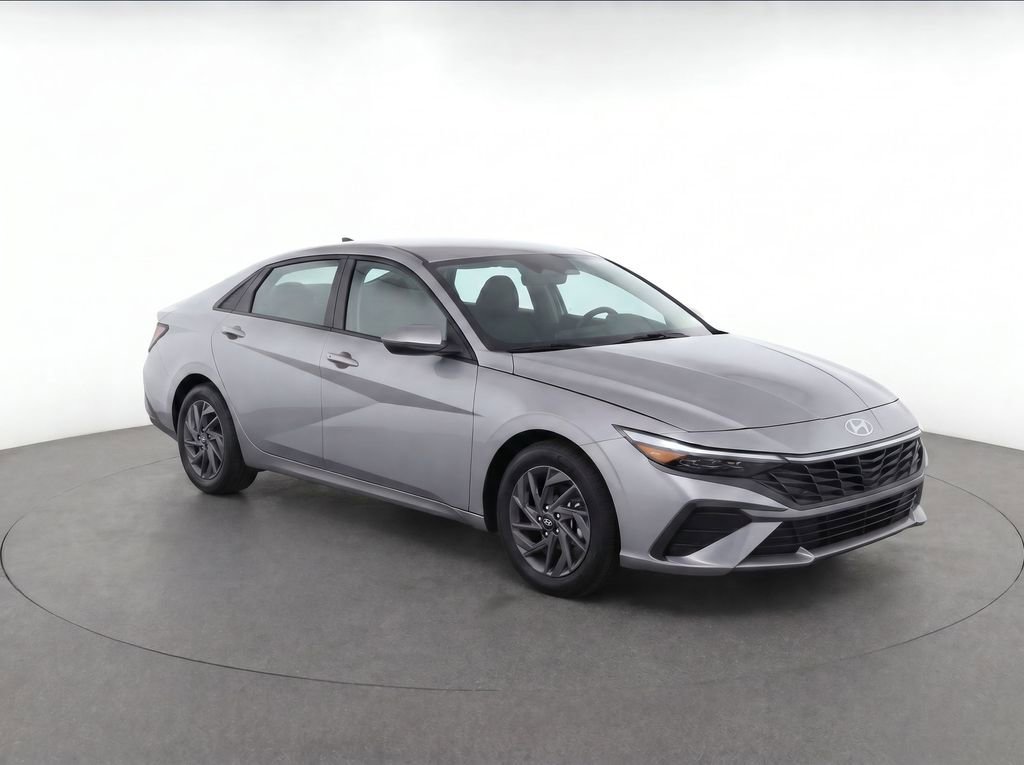 New 2026 Hyundai Elantra SE FWD image 2