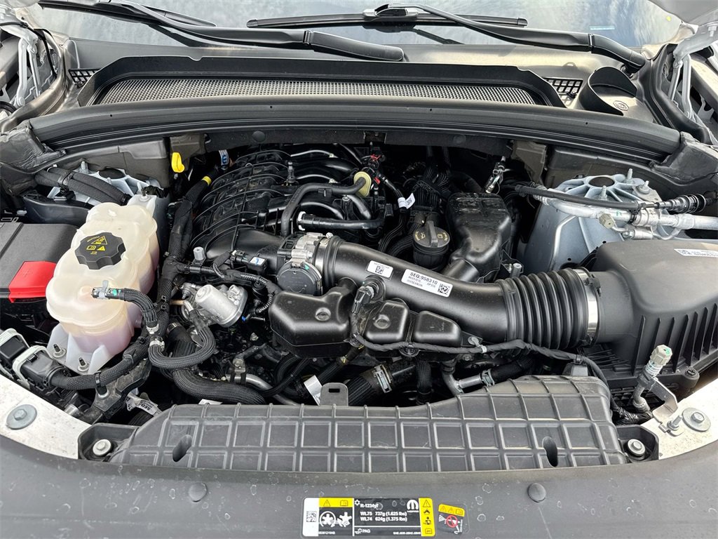 Used 2024 Jeep Grand Cherokee Limited image 25