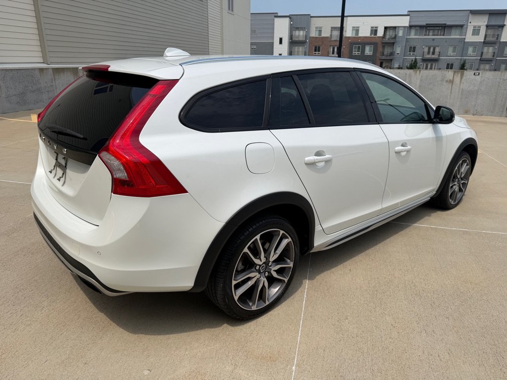 Used 2016 Volvo V60 T5 Cross Country AWD/4WD image 5