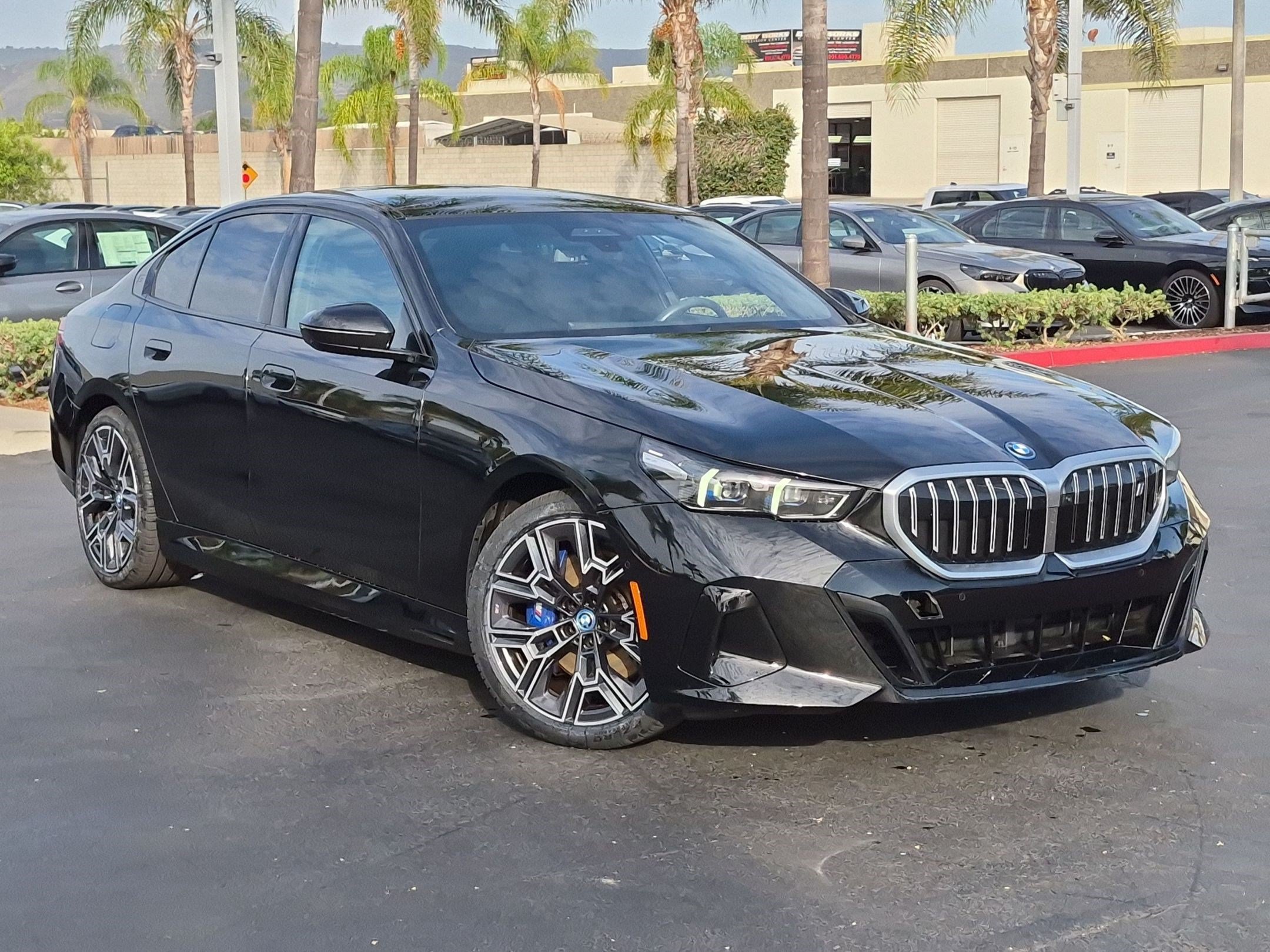 Used 2024 BMW i5 eDrive40i w/ Executive Package RWD image 2
