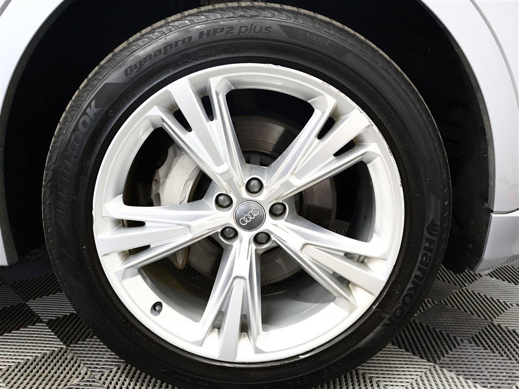 Used 2019 Audi Q8 Premium Plus w/ Premium Plus AWD/4WD image 23