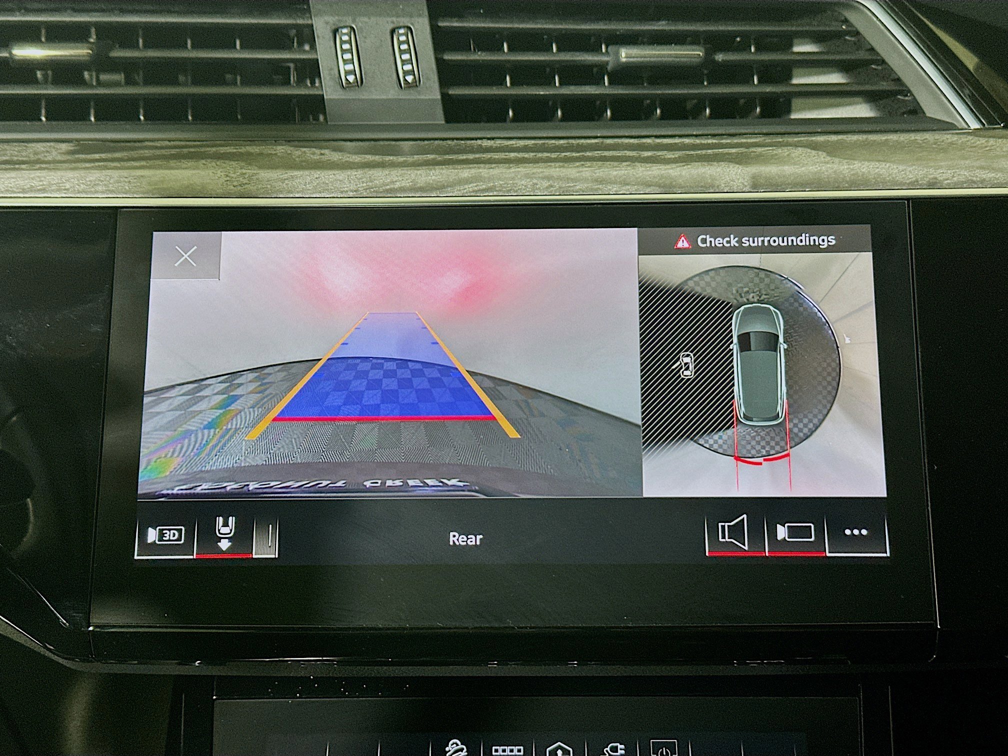 Used 2021 Audi e-tron Premium Plus w/ Premium Plus Package image 25