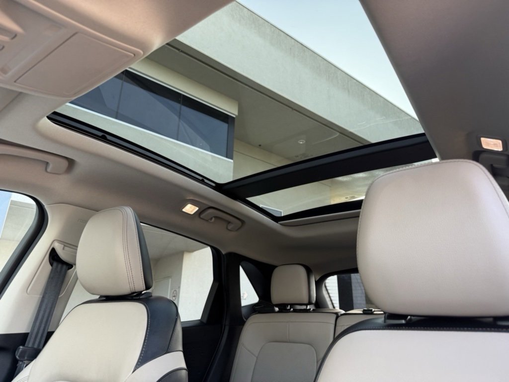 Used 2020 Ford Escape SEL image 2