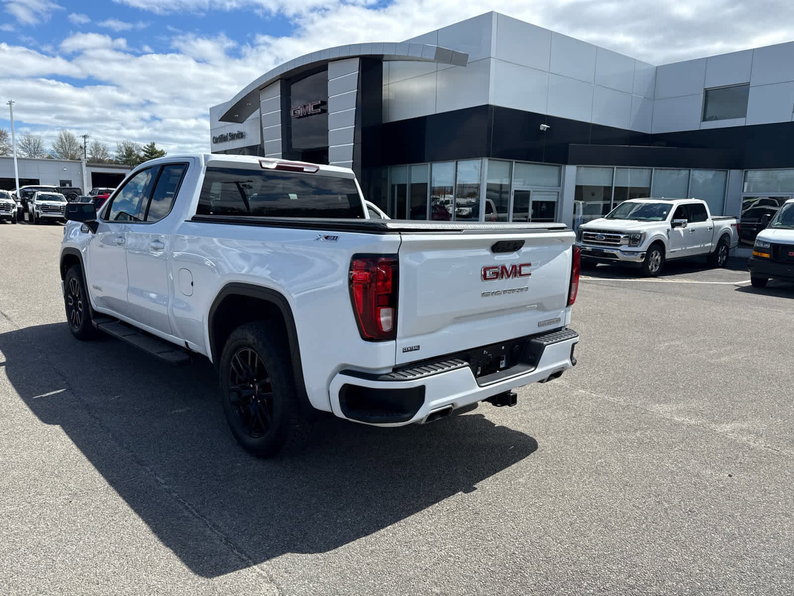 Used 2023 GMC Sierra 1500 Elevation AWD/4WD image 3