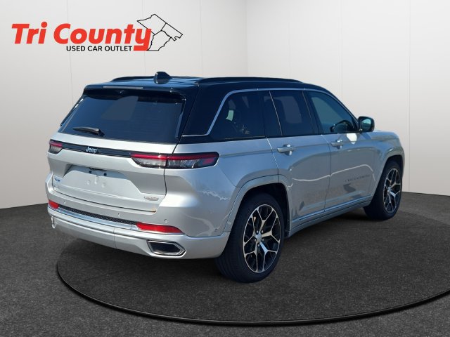 Used 2024 Jeep Grand Cherokee Summit AWD/4WD image 8