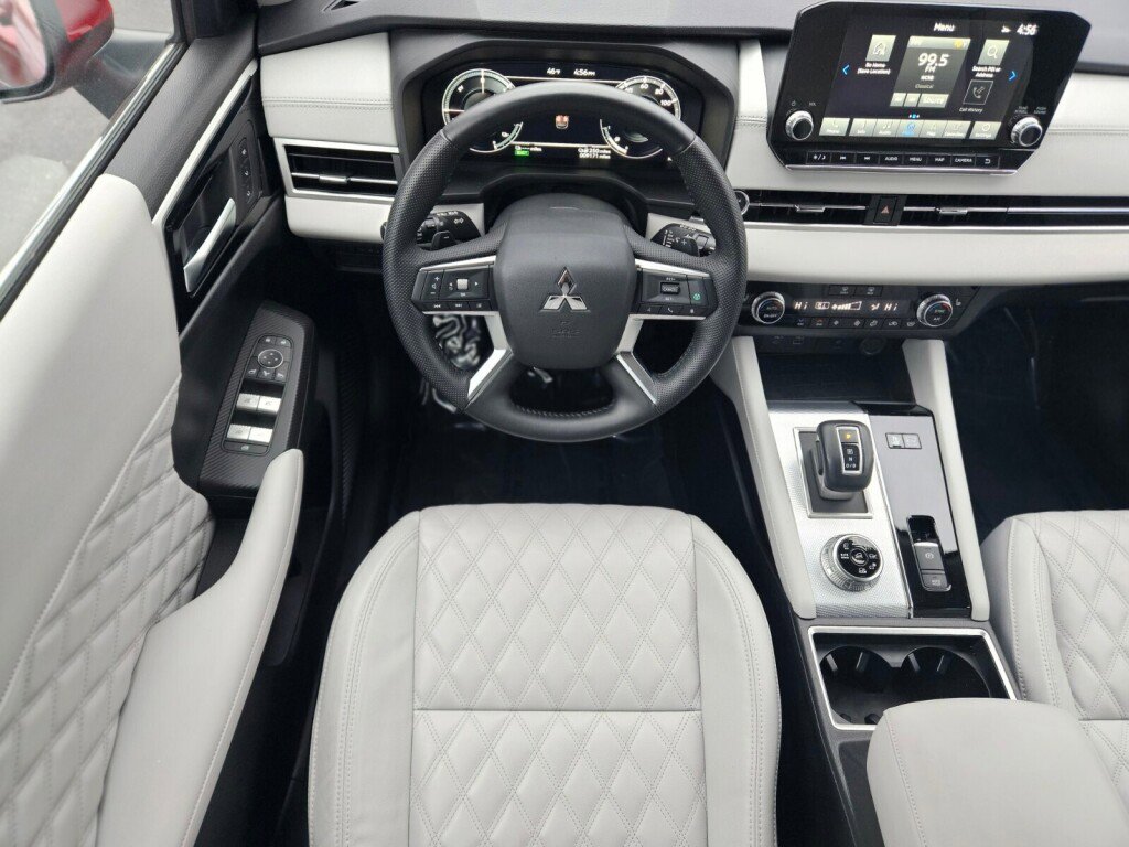Used 2023 Mitsubishi Outlander SEL image 13