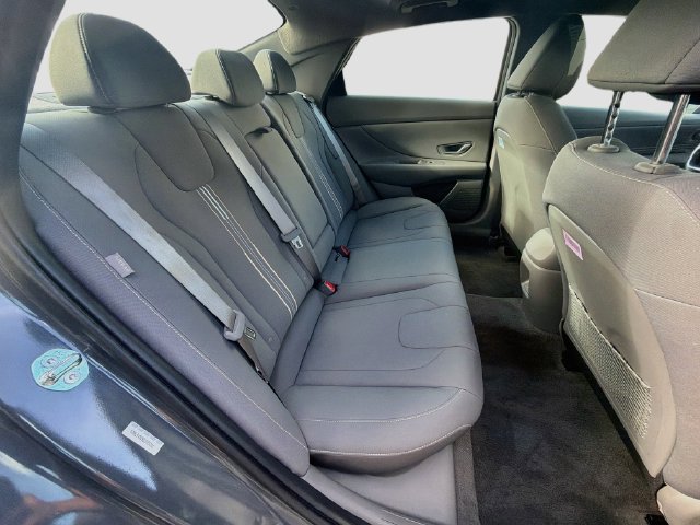 Certified 2025 Hyundai Elantra SEL FWD image 30