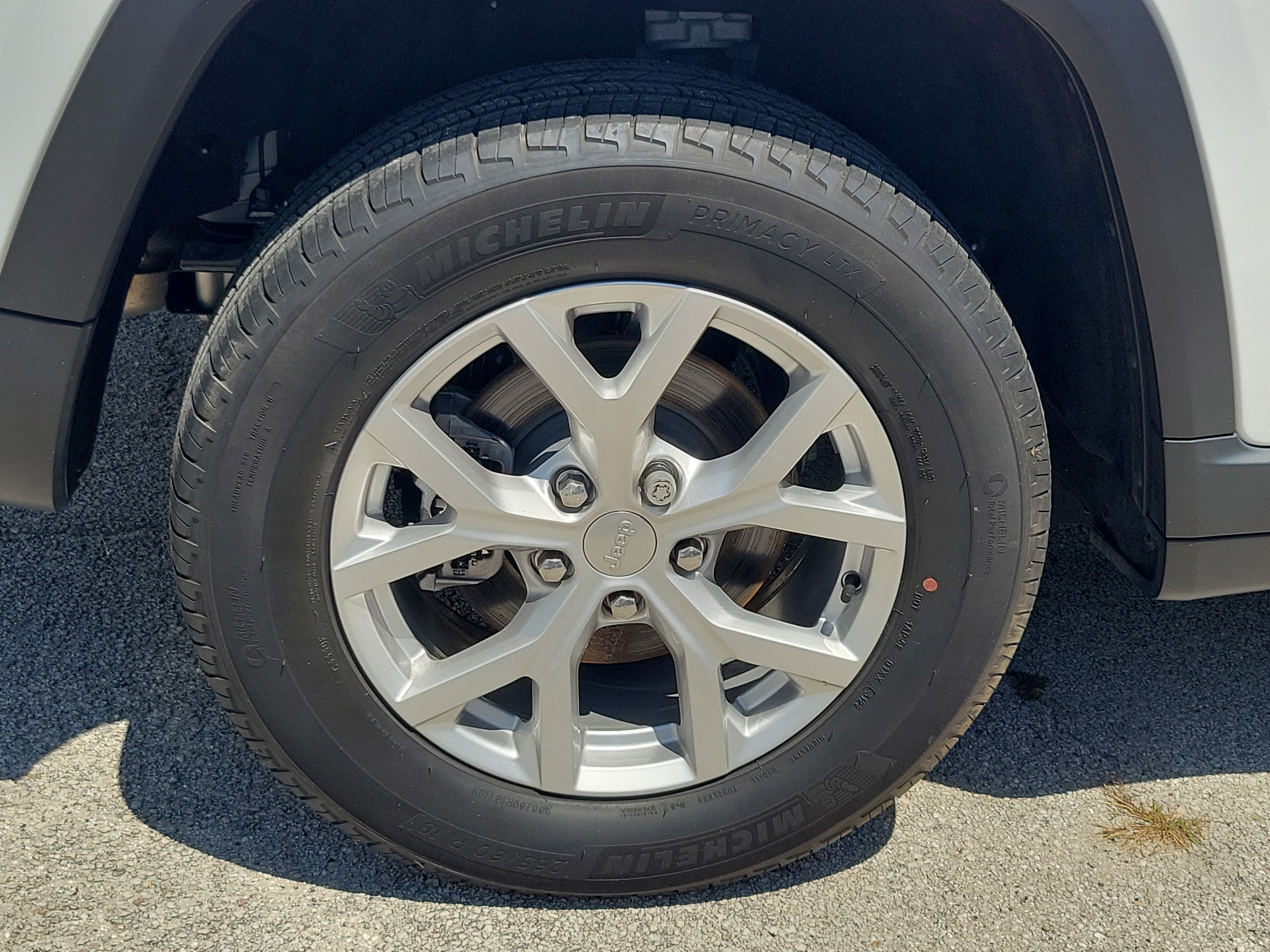 Used 2023 Jeep Grand Cherokee Limited AWD/4WD image 5
