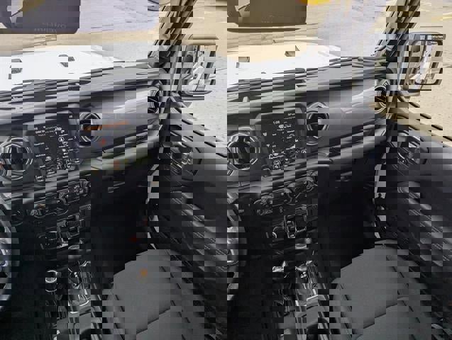 Used 2022 Jeep Gladiator Overland w/ Cold Weather Group image 25