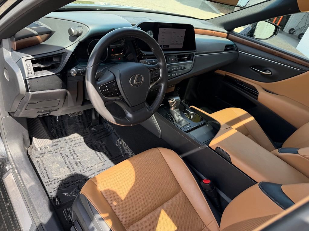 Used 2023 Lexus ES 250 w/ Premium Package image 2