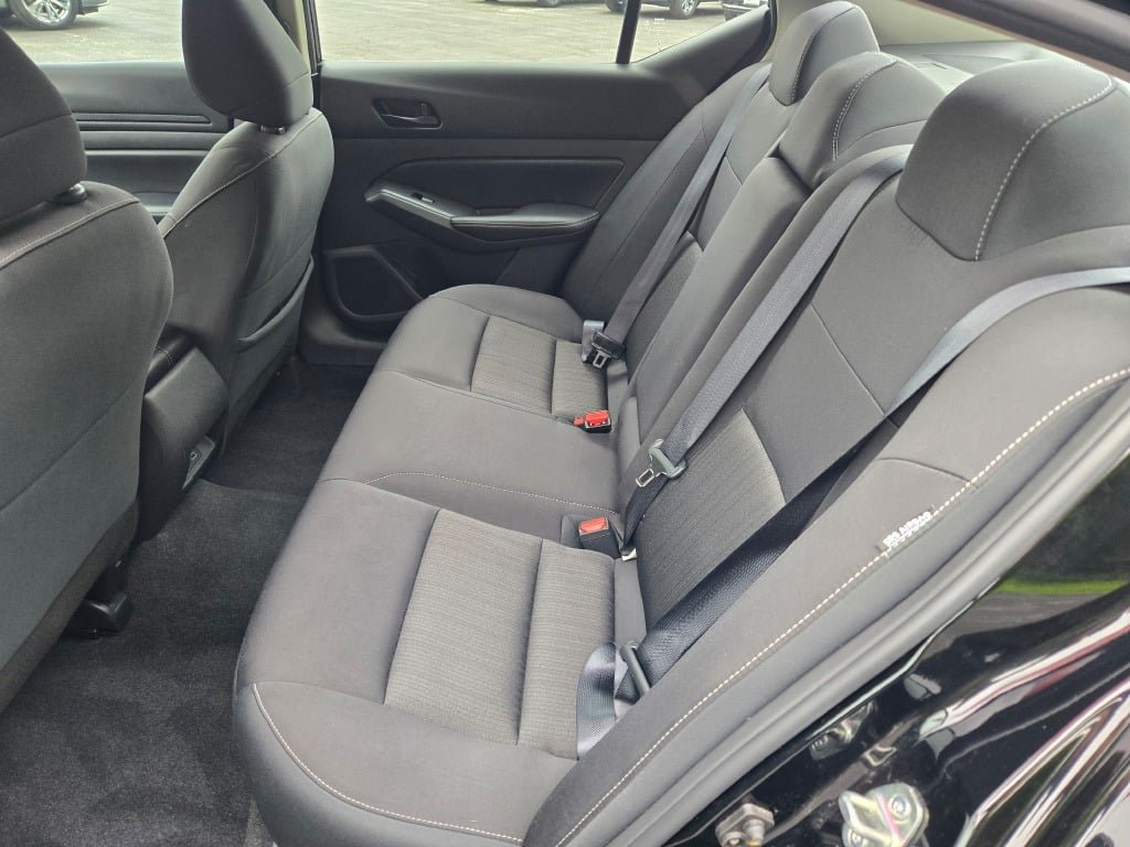 Used 2025 Nissan Altima 2.5 SV FWD image 16