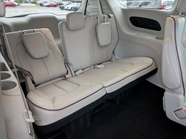 Used 2019 Chrysler Pacifica Limited image 29